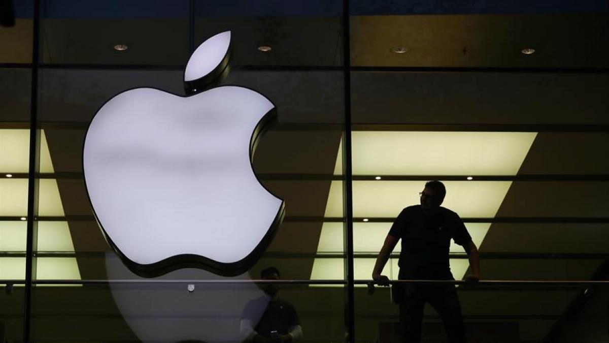 Acciones de Apple bajan un 3 % - Derecho y Negocios