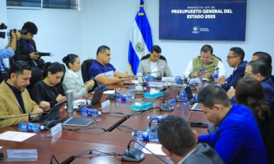 Comisión de hacienda de la Asamblea Legislativa recibió este viernes al ministro de Hacienda, Jerson Posada, explicó este viernes la propuesta de presupuesto general para el próximo año